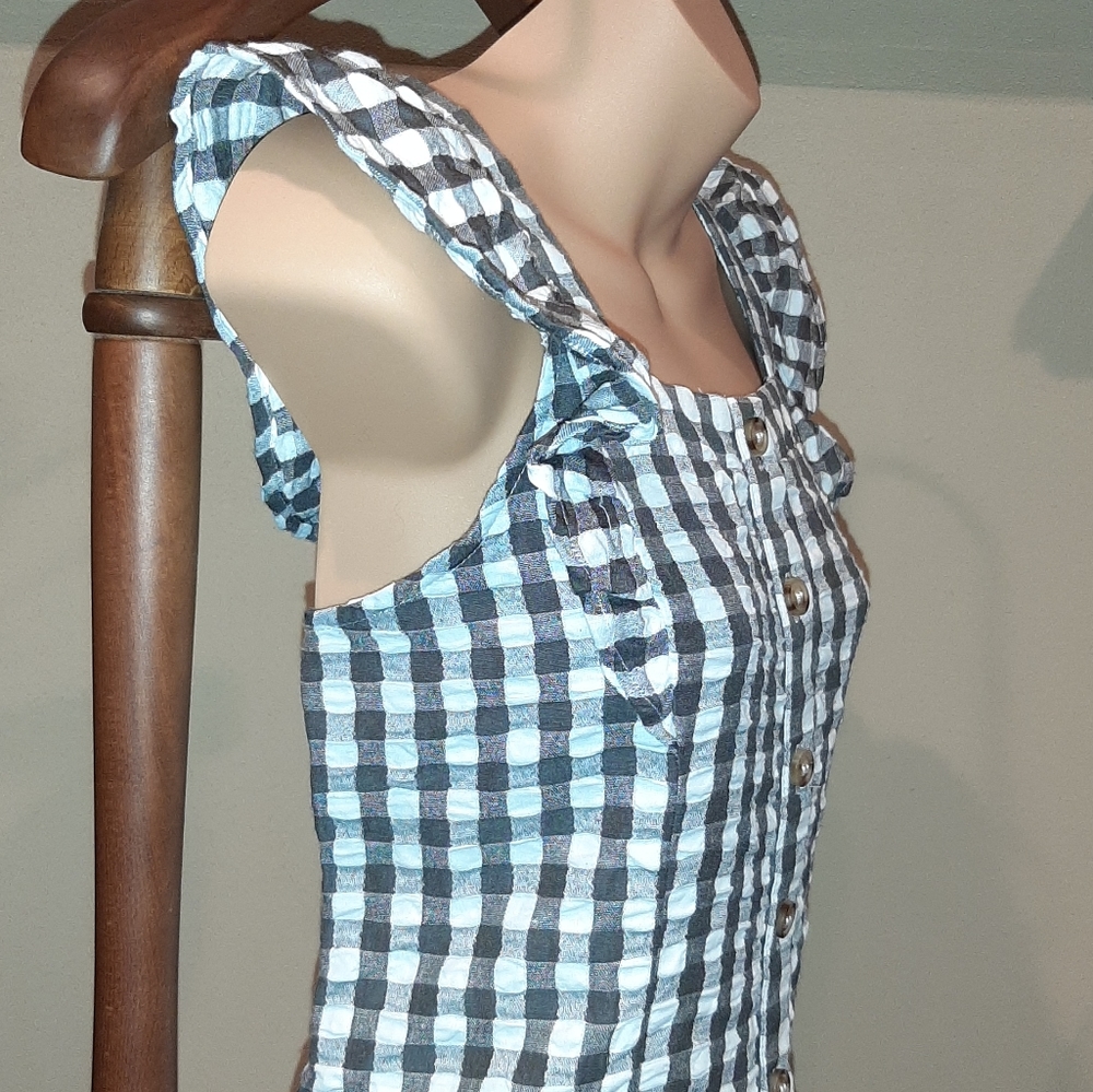 Ruffle cap sleeve button-up bar-back blouse